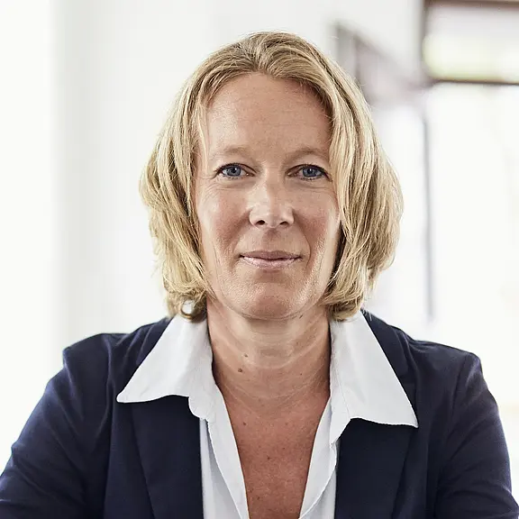[Translate to Englisch:] Portrait Anja Wenzel